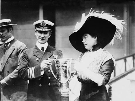 800px-molly_brown_rescue_award_titanic.jpg